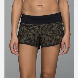 EUC Lululemon Run: Speed Short *4-way Stretch Mystic Jungle Fatigue 2.5”